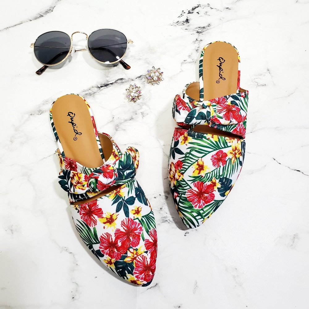 ⚡FLASH SALE! 🎉HP🎉Floral Print Pointy Toe Mules - Picture 1 of 5